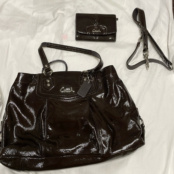 Brown coach purse with matching wallet.  Never been used. - Picture 1 of 6